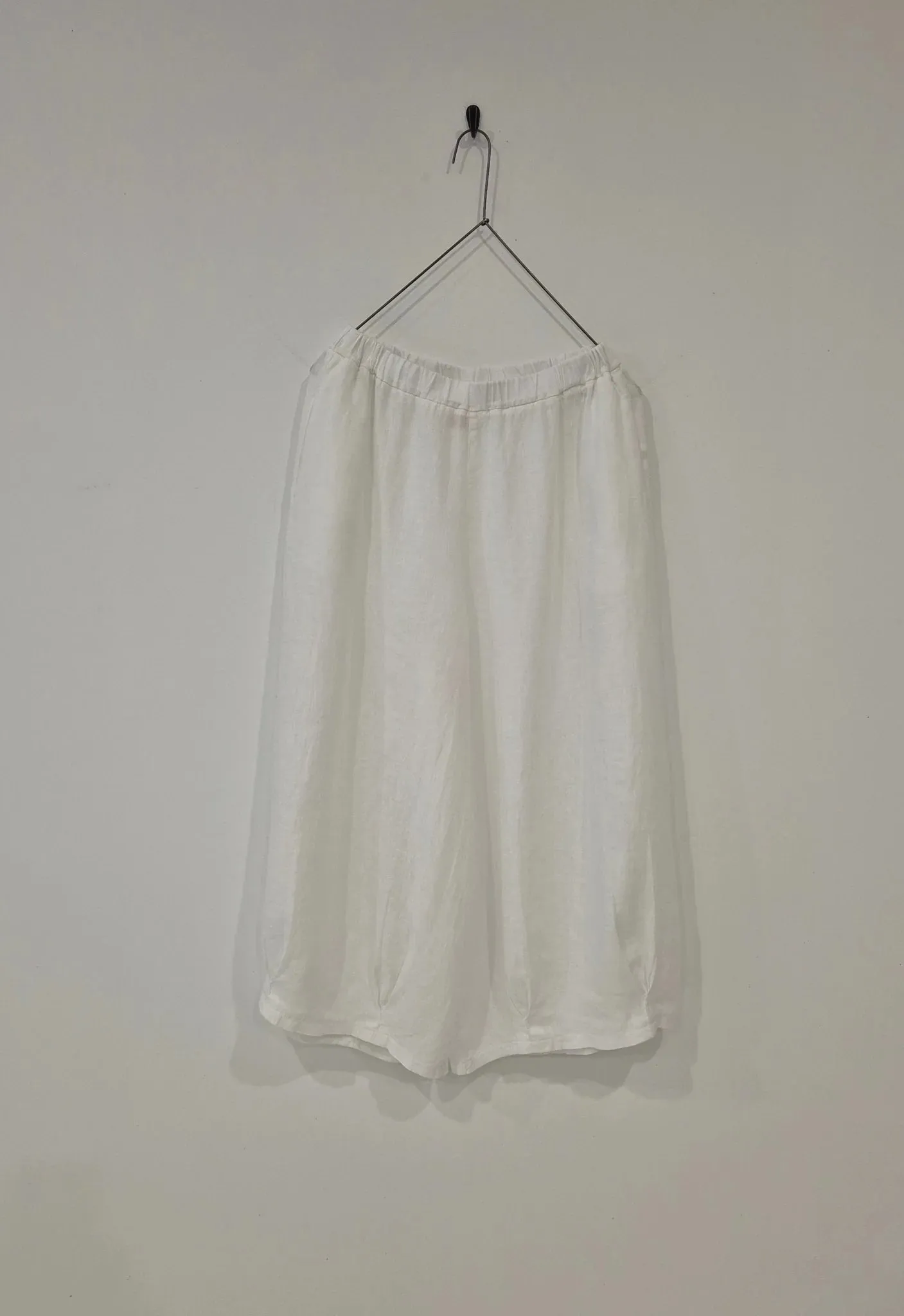 Montaigne-Eadie Linen Pant with Gathering Detail
