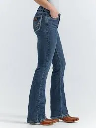 WRANGLER WOMENS RETRO® MAE MID RISE BOOTCUT JEAN IN KAYLA